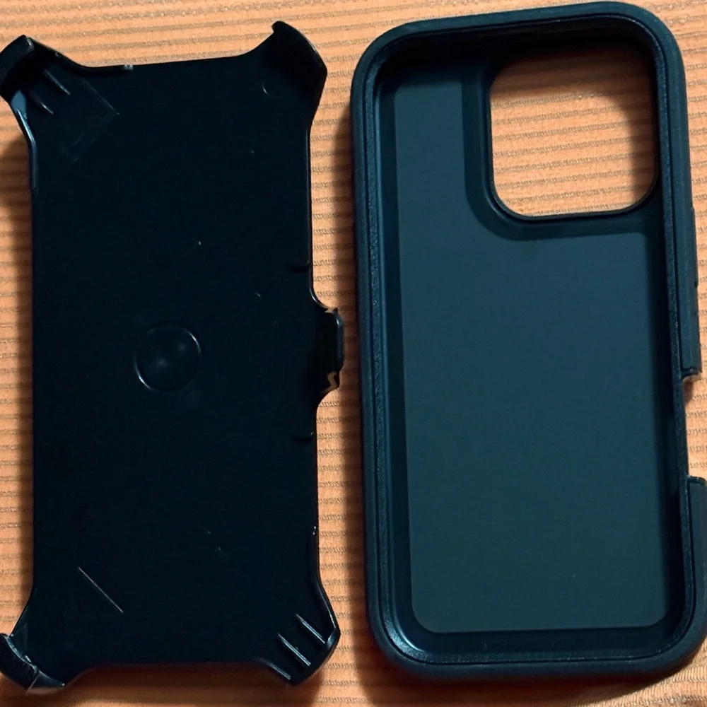Otterbox Defender Cover (New) For iphone 16 Pro Case with Clip Fit..